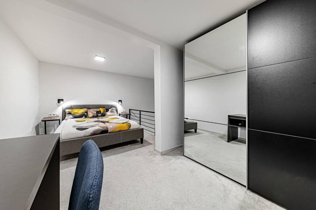 Chic Loft Bp: Industrial Gem Apartment Budapest Luaran gambar