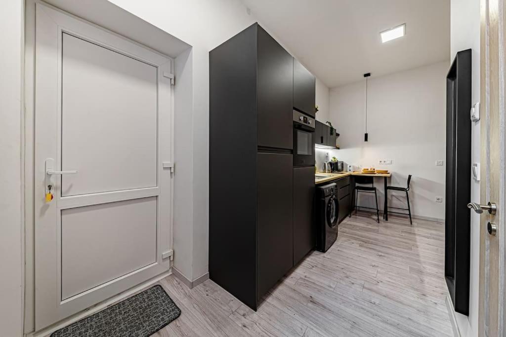 Chic Loft Bp: Industrial Gem Apartment Budapest Luaran gambar